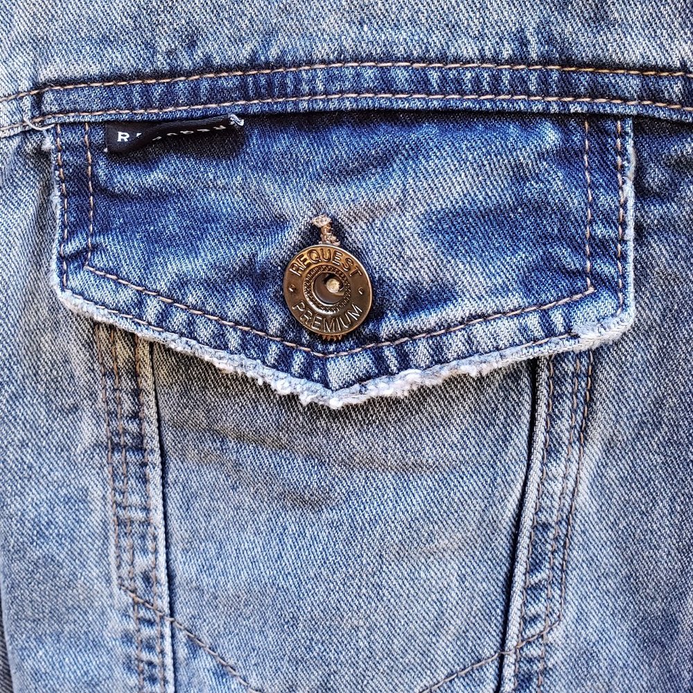 REQUEST Denim Trucker Jacket Men Size Large Blue Denim New - Picture 8 of 8